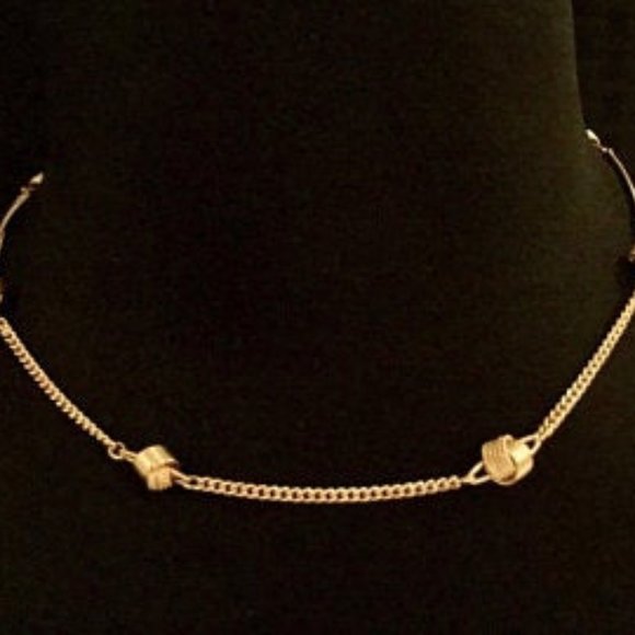 Vintage Avon Gold Knot Necklace - Picture 3 of 7